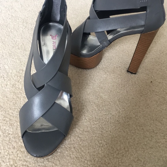 Grey platform sandals - Picture 2 of 4